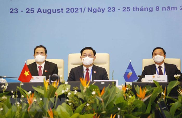 NA Chairman Vuong Dinh Hue attends AIPA-42 opening ceremony